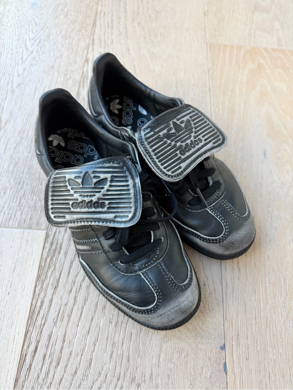 Samba Long Tongue Shoes | Size: 7